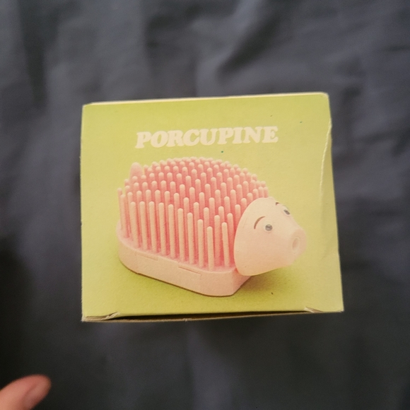 Vintage Hedgehog Porcupine Desk Pal Pencil Sharpener Note Holder Caddy RARE! Red - Picture 7 of 11